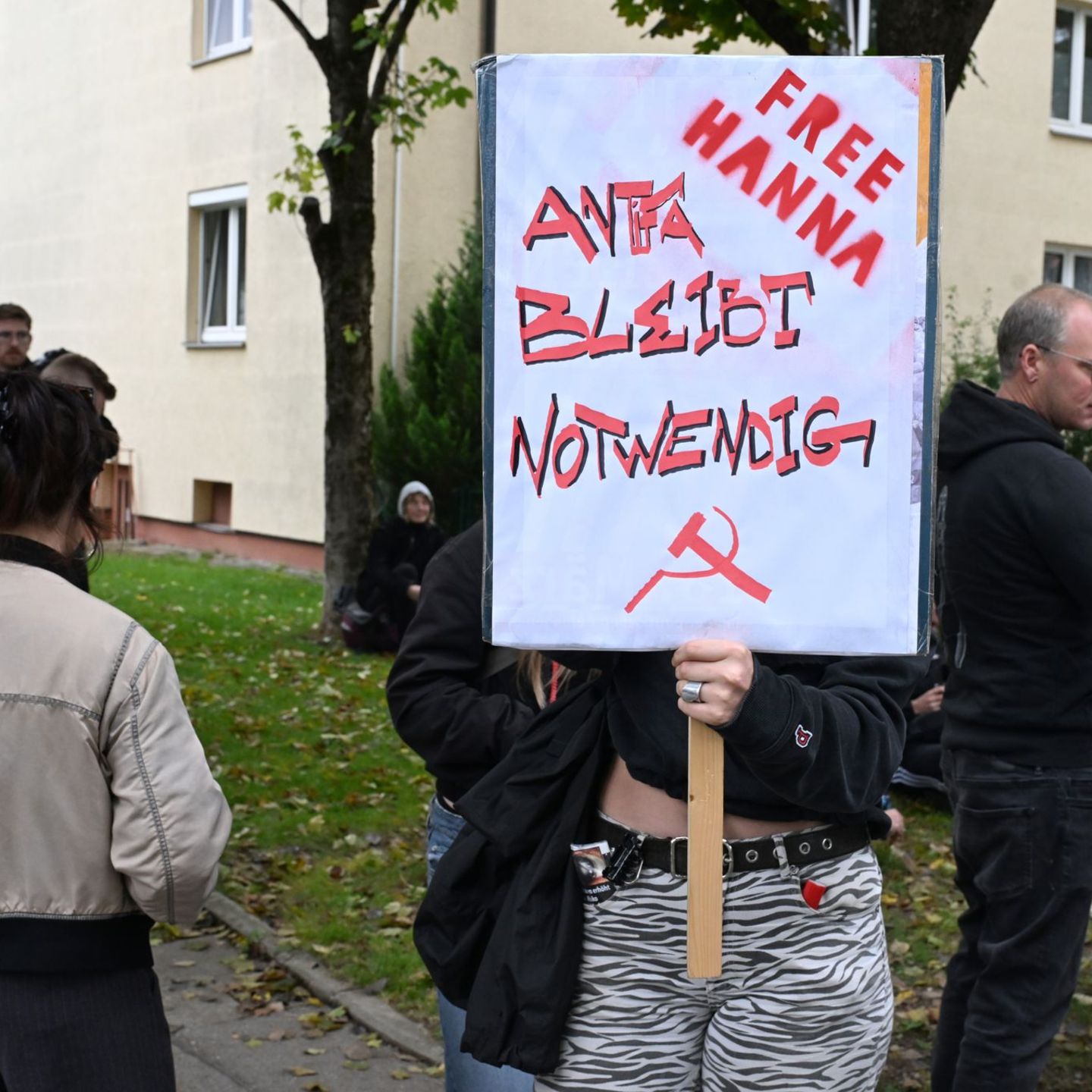 Ihre Unterstützer zweifeln ein faires Verfahren an. Foto: Felix Hörhager/dpa