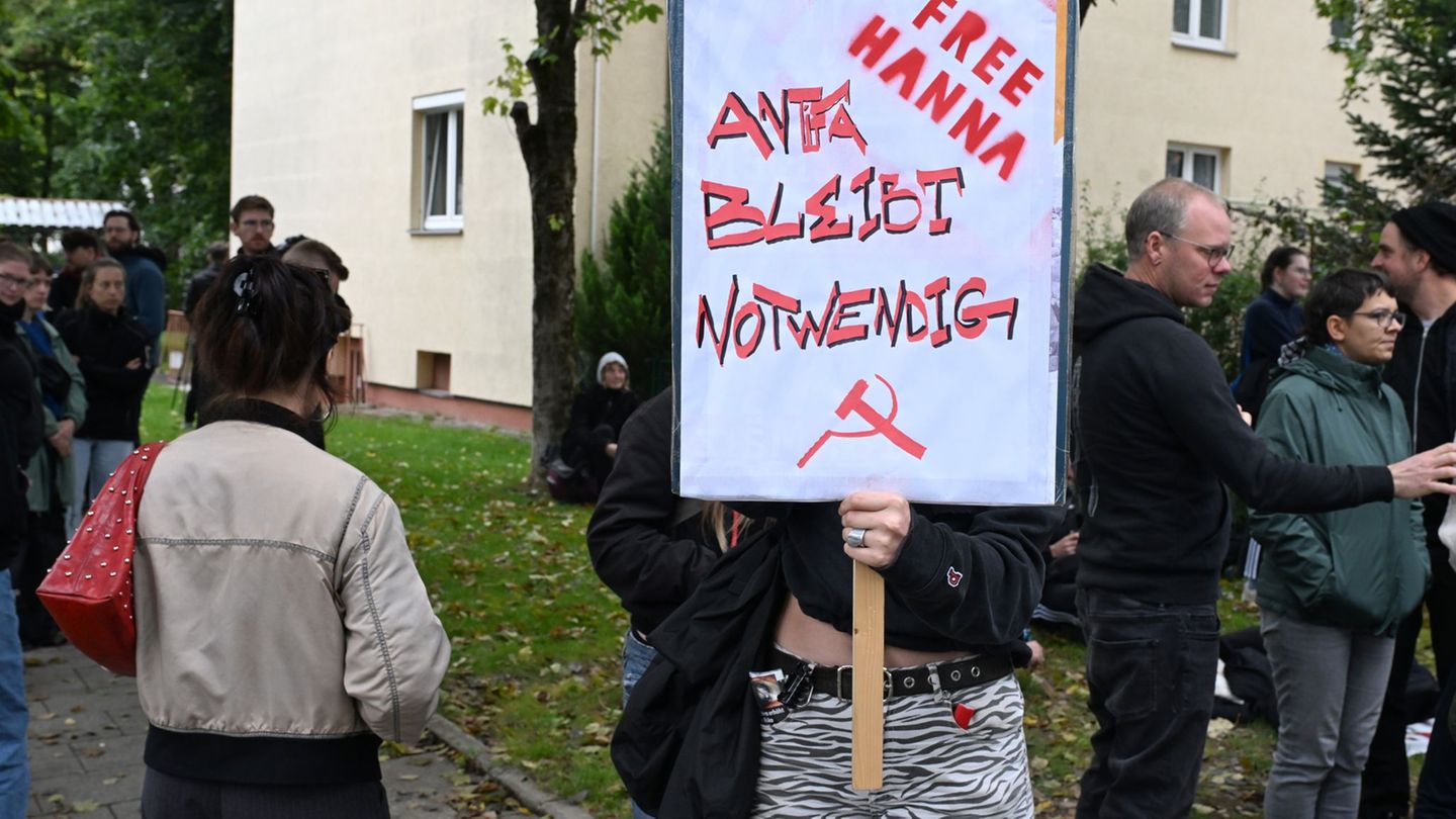 Ihre Unterstützer zweifeln ein faires Verfahren an. Foto: Felix Hörhager/dpa