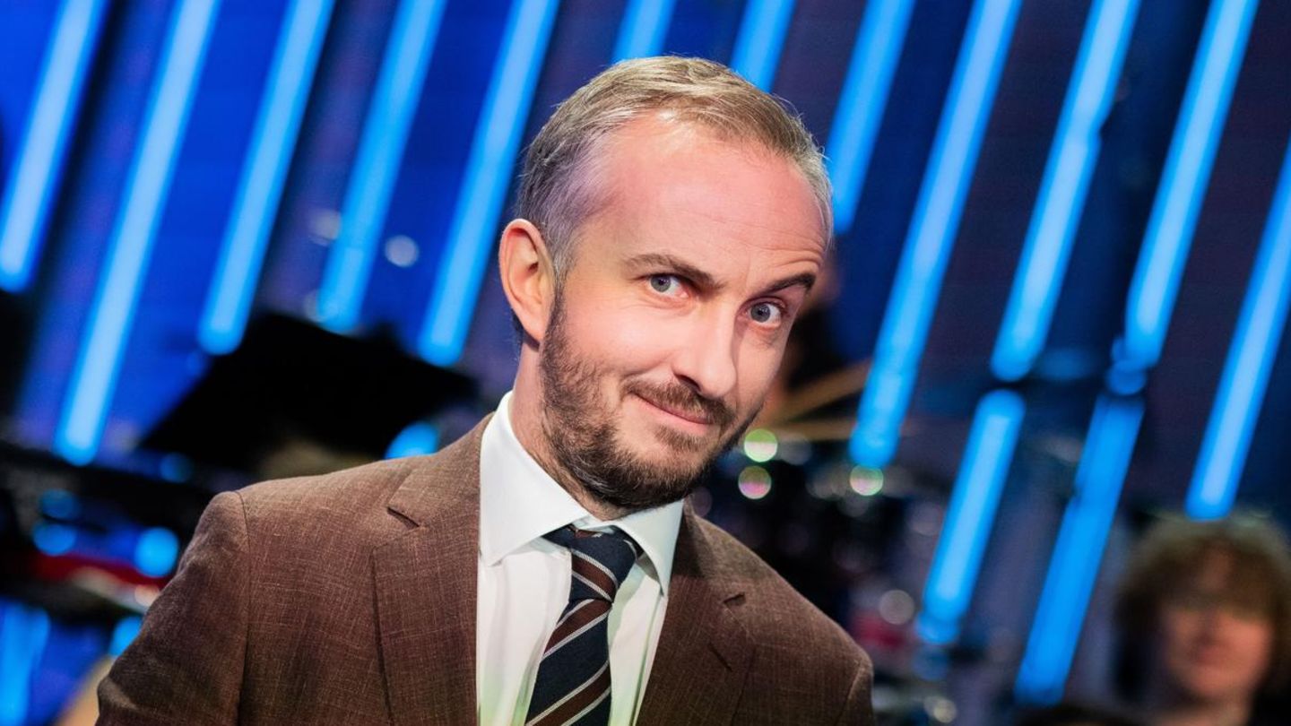 Jan Böhmermann und sein Rundfunk Tanzorchester Ehrenfeld
