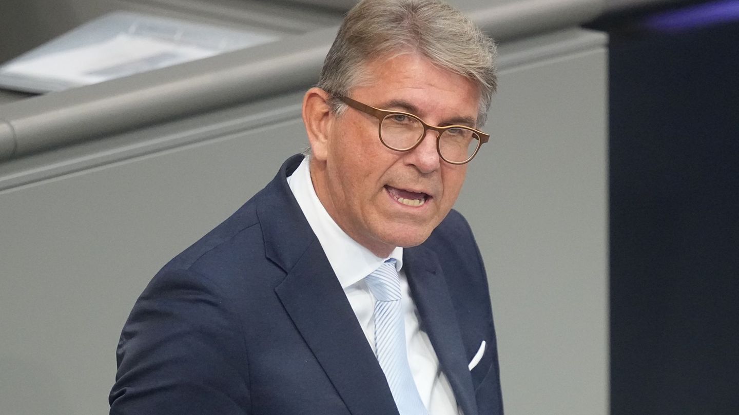 Wolfram Weimer kritisiert, das Rapper Chefket an einer Veranstaltung des Hauses der Kulturen der Welt teilnimmt. (Archivbild) Fo