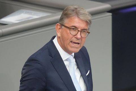 Wolfram Weimer kritisiert, das Rapper Chefket an einer Veranstaltung des Hauses der Kulturen der Welt teilnimmt. (Archivbild) Fo