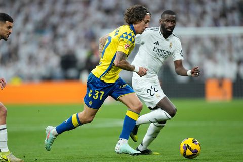 Jetzt in Dortmund: Der portugiesische Stürmer Fabio Silva (l). Foto: Bernat Armangue/AP/dpa