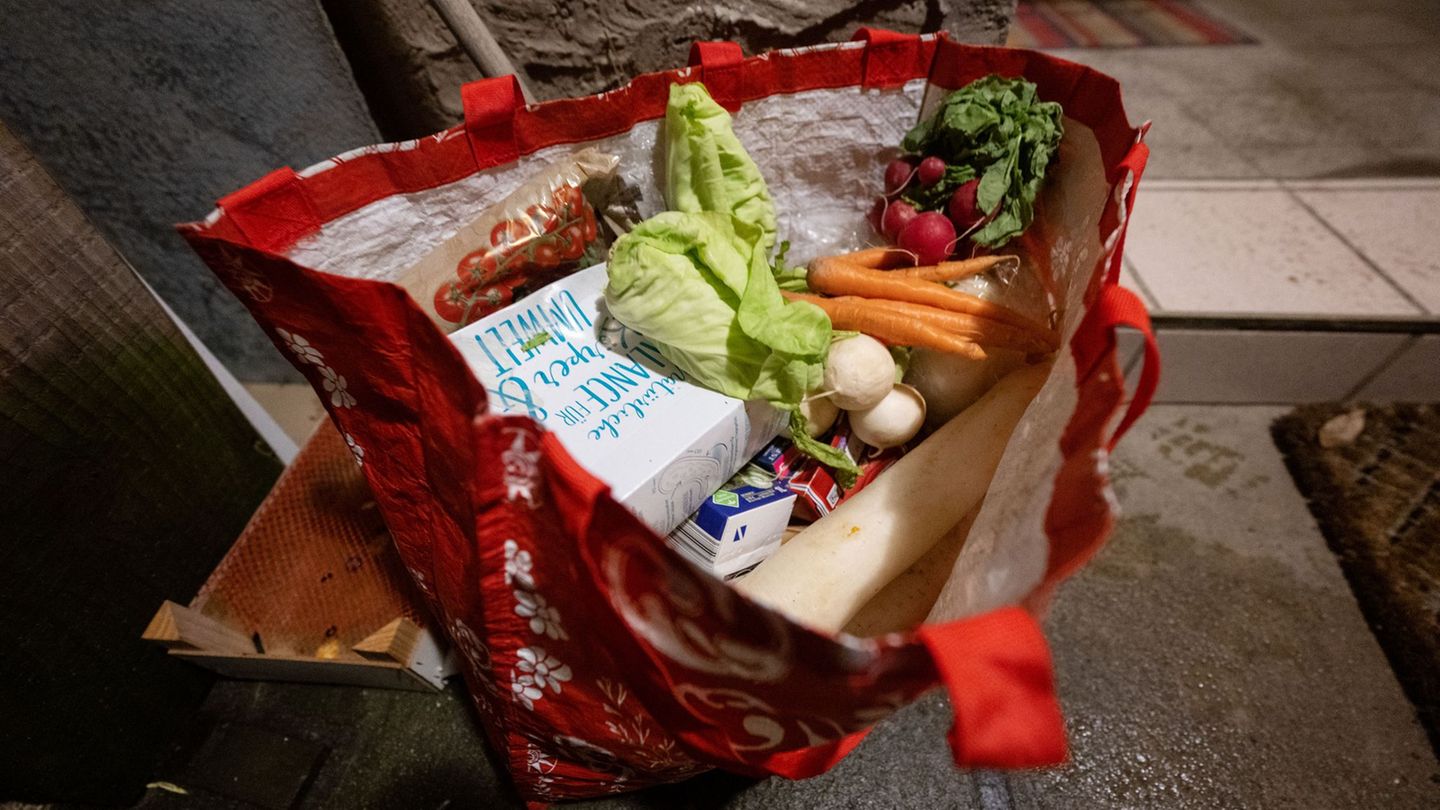 Eine Aktionswoche soll auf Lebensmittelverschwendung aufmerksam machen. (Symbolbild) Foto: Marijan Murat/dpa