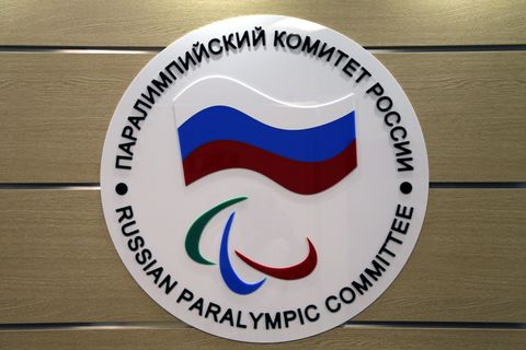 Russlands Behindertensportler dürfen bei den Paralympics in Mailand wohl unter eigener Flagge starten. Foto: Maxim Shipenkov/dpa