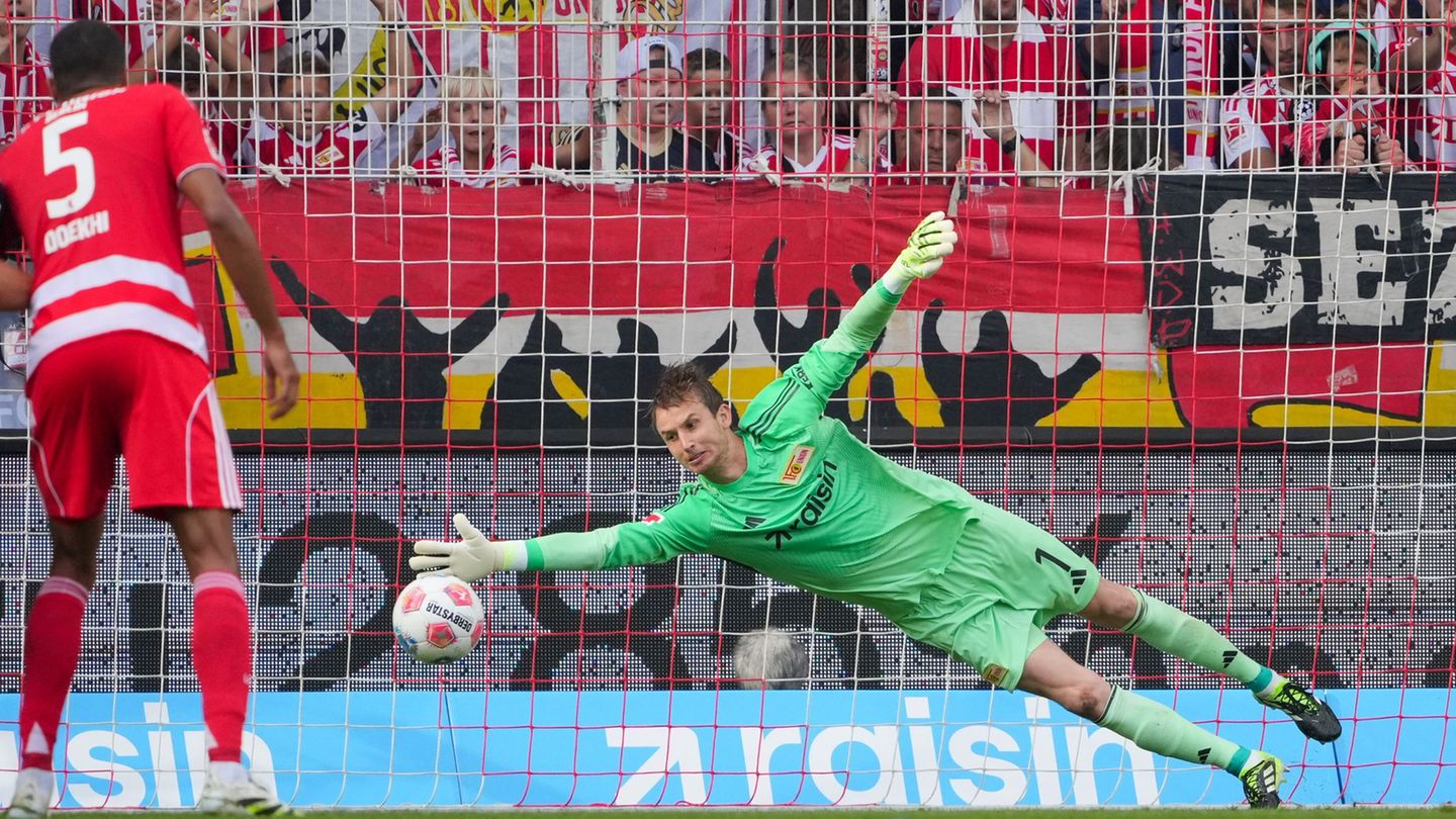Frederik Rönnow hat seinen Vertrag bei Union verlängert. Foto: Soeren Stache/dpa