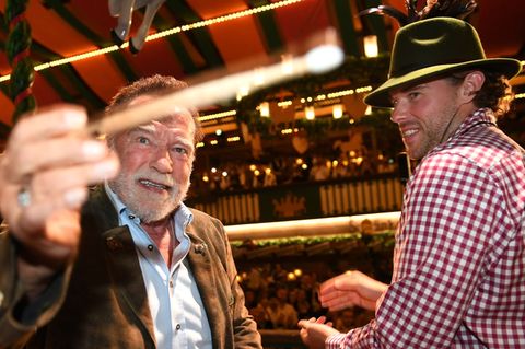 Oktoberfest: Frohgelaunt griff der "Terminator" im Marstall-Festzelt zum Taktstock