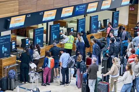 Wann am Hauptstadtfughafen BER die Folgen eines IT-Angriffs auf einen Dienstleister behoben sind, ist unklar. (Archivbild) Foto:
