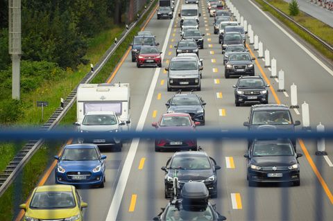 Auf der A1 Richtung Süden müssen sich Autofahrer zwischen Billstedt bis Dreieck Norderelbe auf mehrere Kilometer stockenden Verk