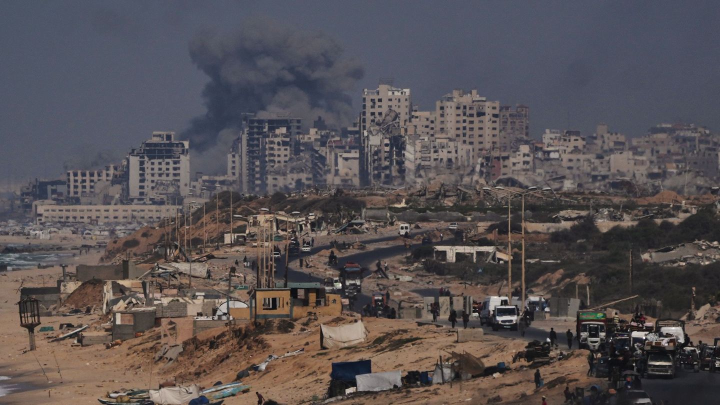 Der Gazastreifen ist nach fast zwei Jahren Krieg weitgehend zerstört. (Archivbild) Foto: Abdel Kareem Hana/AP/dpa