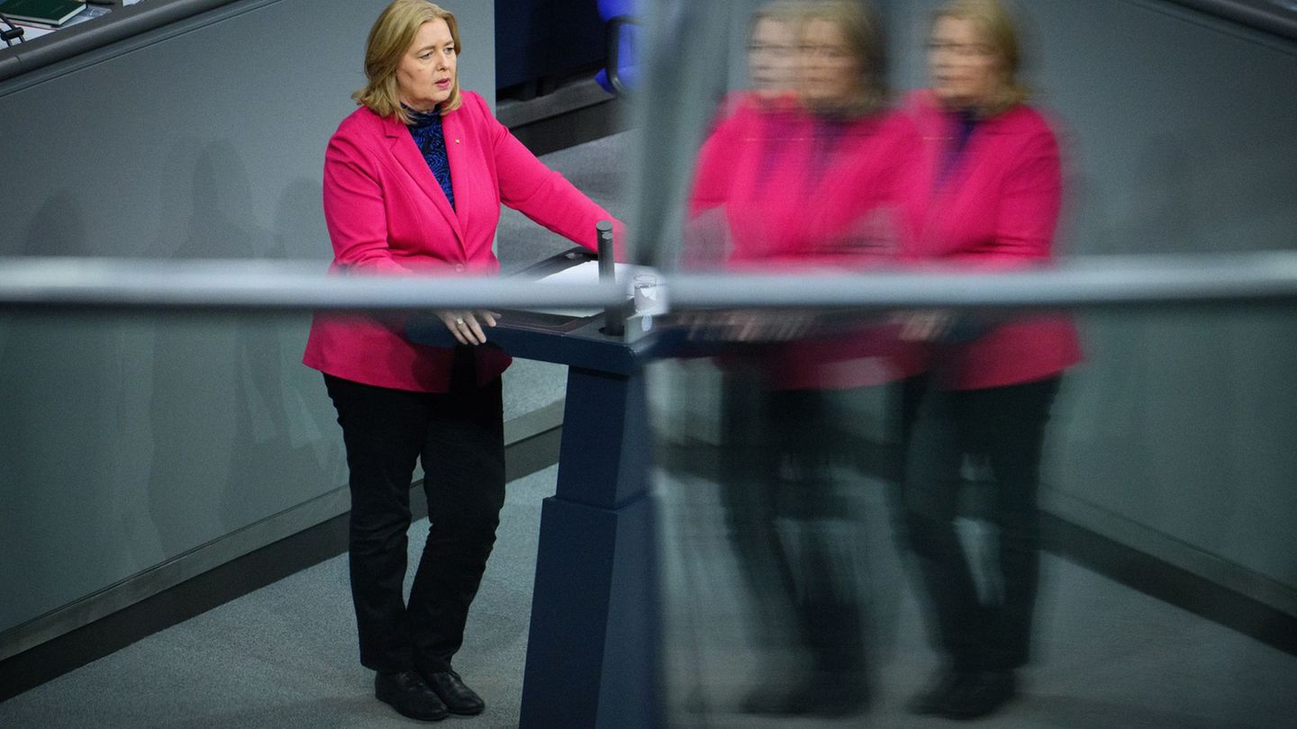 Industriearbeit sei nicht nur ein Selbstzweck, sondern auch ein Sicherheitsfaktor, sagt die Arbeitsministerin. Foto: Bernd von J