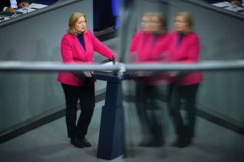 Industriearbeit sei nicht nur ein Selbstzweck, sondern auch ein Sicherheitsfaktor, sagt die Arbeitsministerin. Foto: Bernd von J