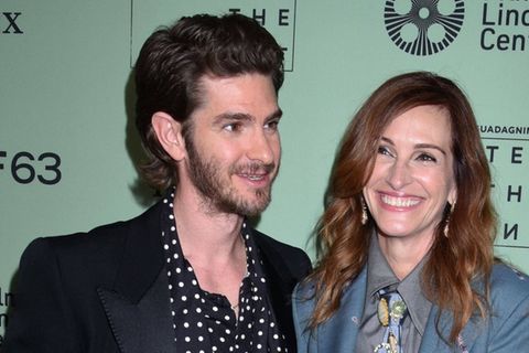 Andrew Garfield und Julia Roberts liefen Arm in Arm und auch Händchen haltend über den roten Teppich.