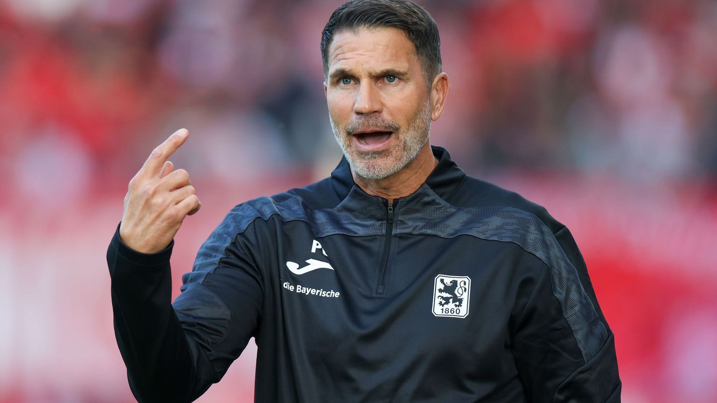 Wieder nichts: Patrick Glöckner verliert mit dem TSV 1860 München auch in Aue (Archivbild). Foto: Christoph Reichwein/dpa