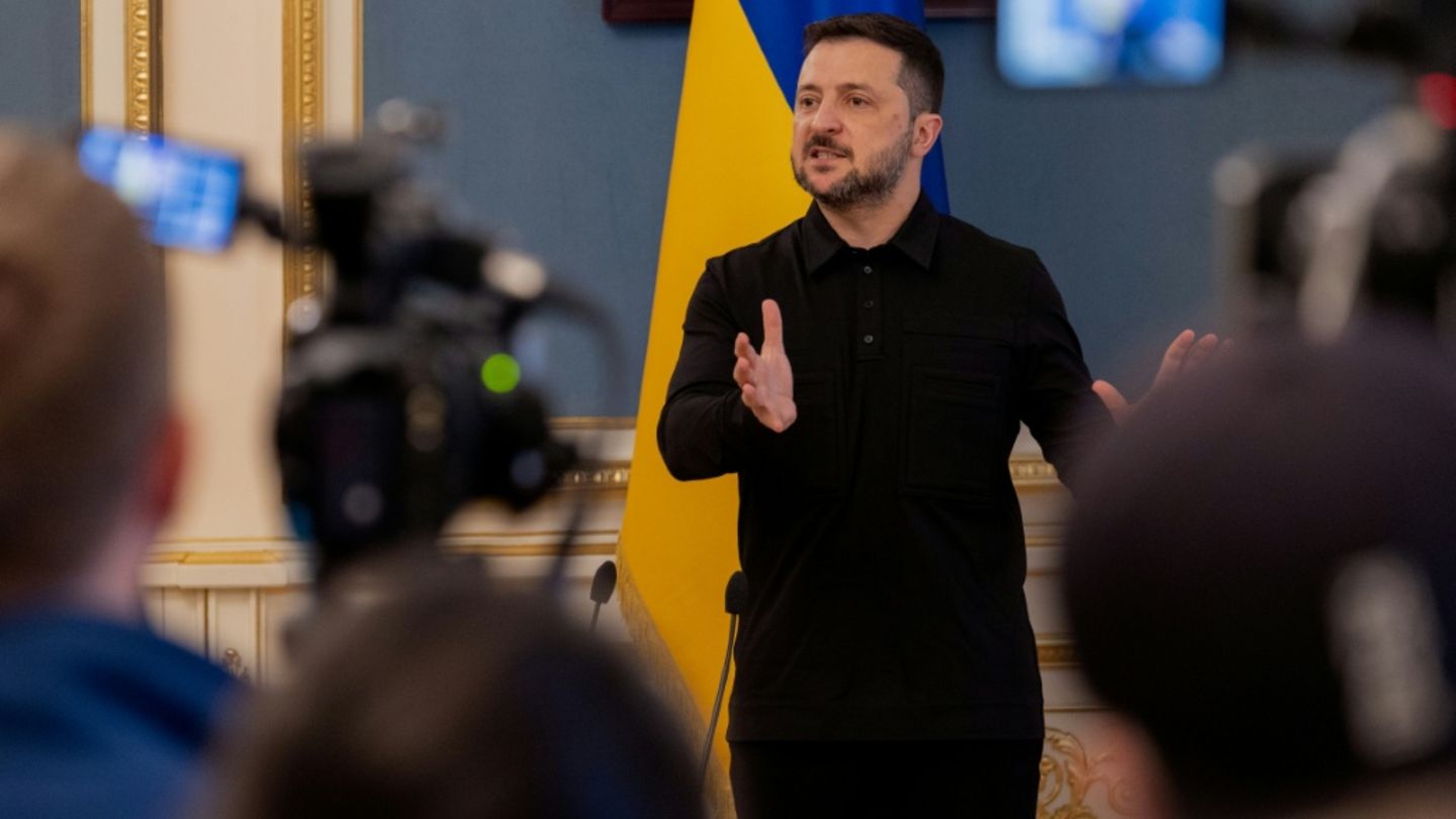 Der ukrainische Präsident Selenskyj vor Journalisten