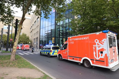 Rettungskräfte brachten den 17-Jährigen lebensgefährlich verletzt ins Krankenhaus. Foto: David Young/dpa