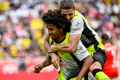 Der BVB legt nach und ist nun wieder nur zwei Punkte hinter Bayern. Foto: Torsten Silz/dpa