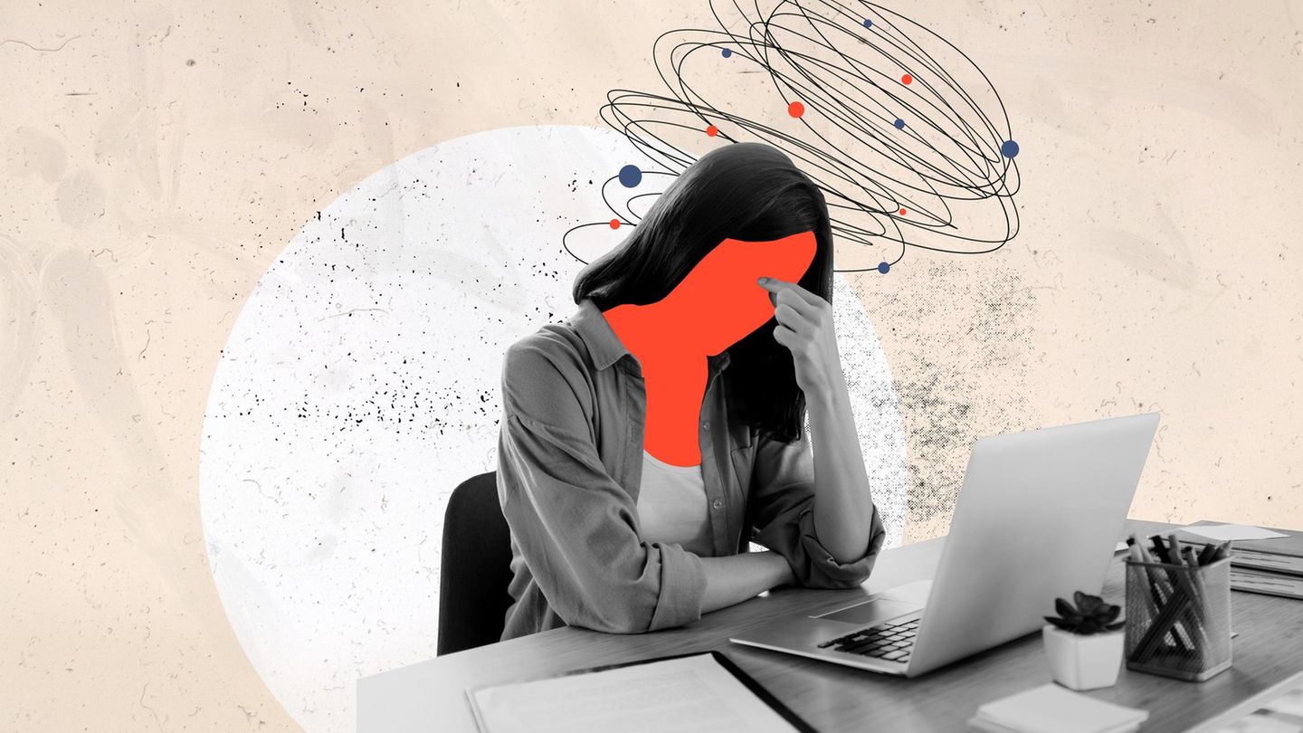 Ständig Nachrichten, aber keine Stille: Junge Frau am Computer