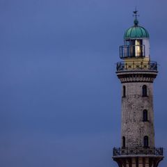 An der Ostseeküste in Rostock sind viele tote Fische angeschwemmt worden. (Archivbild) Foto: Jens Büttner/dpa