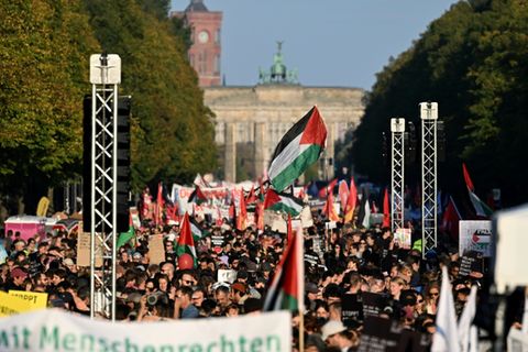 Demonstration für Ende des Gaza-Kriegs vor dem Brandenburger Tor
