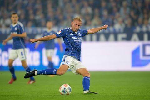 Timo Becker fehlt Schalke 04 vorerst. Foto: Anke Waelischmiller/dpa