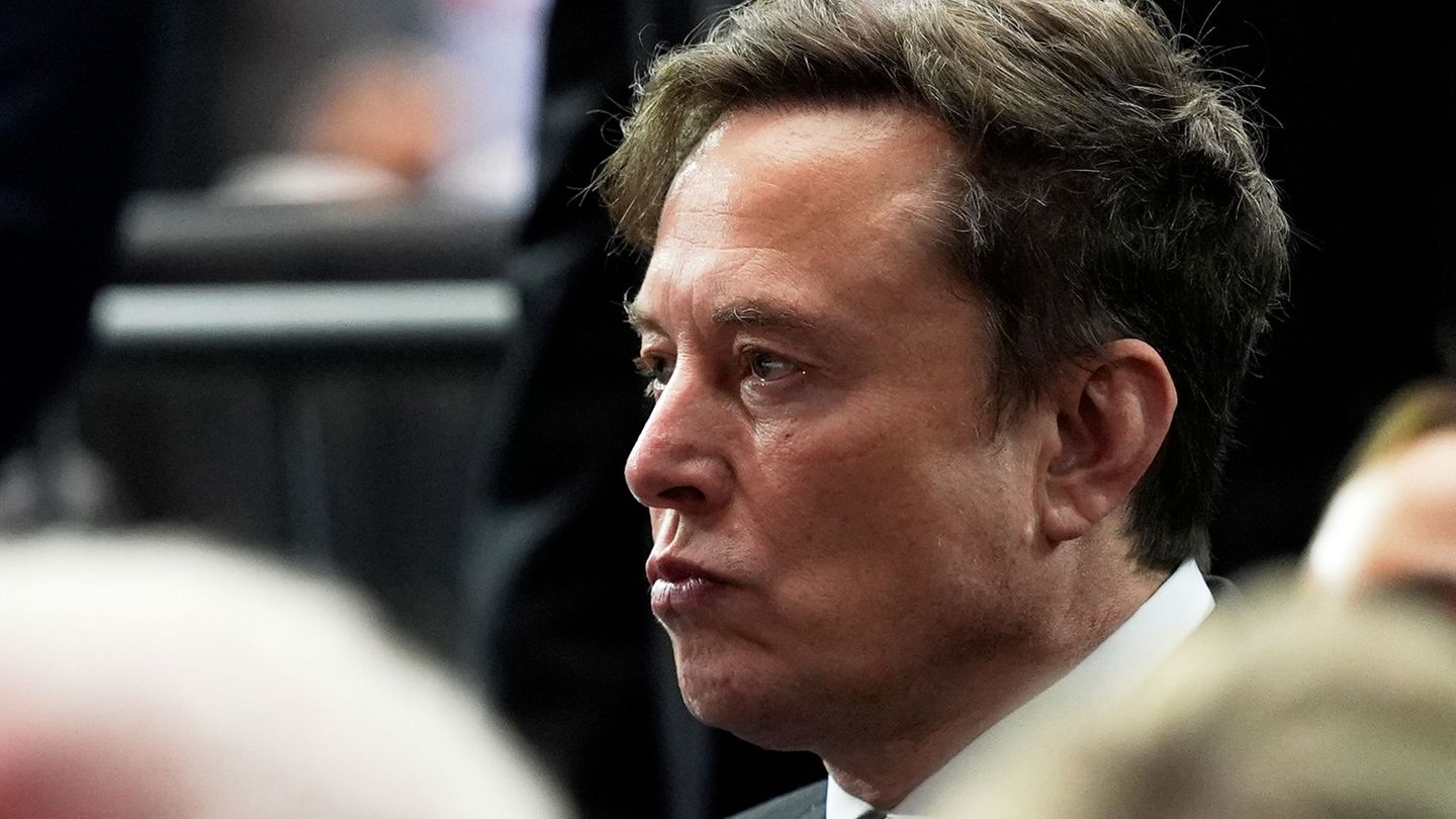 Elon Musk sagt, er habe einen Versuch des Sexualstraftäters Jeffrey Epstein abgelehnt, ihn auf dessen Privatinsel zu locken. (Ar
