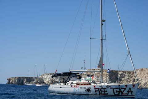 Ein Boot der sogenannten Global Sumud Flotilla vor Kreta