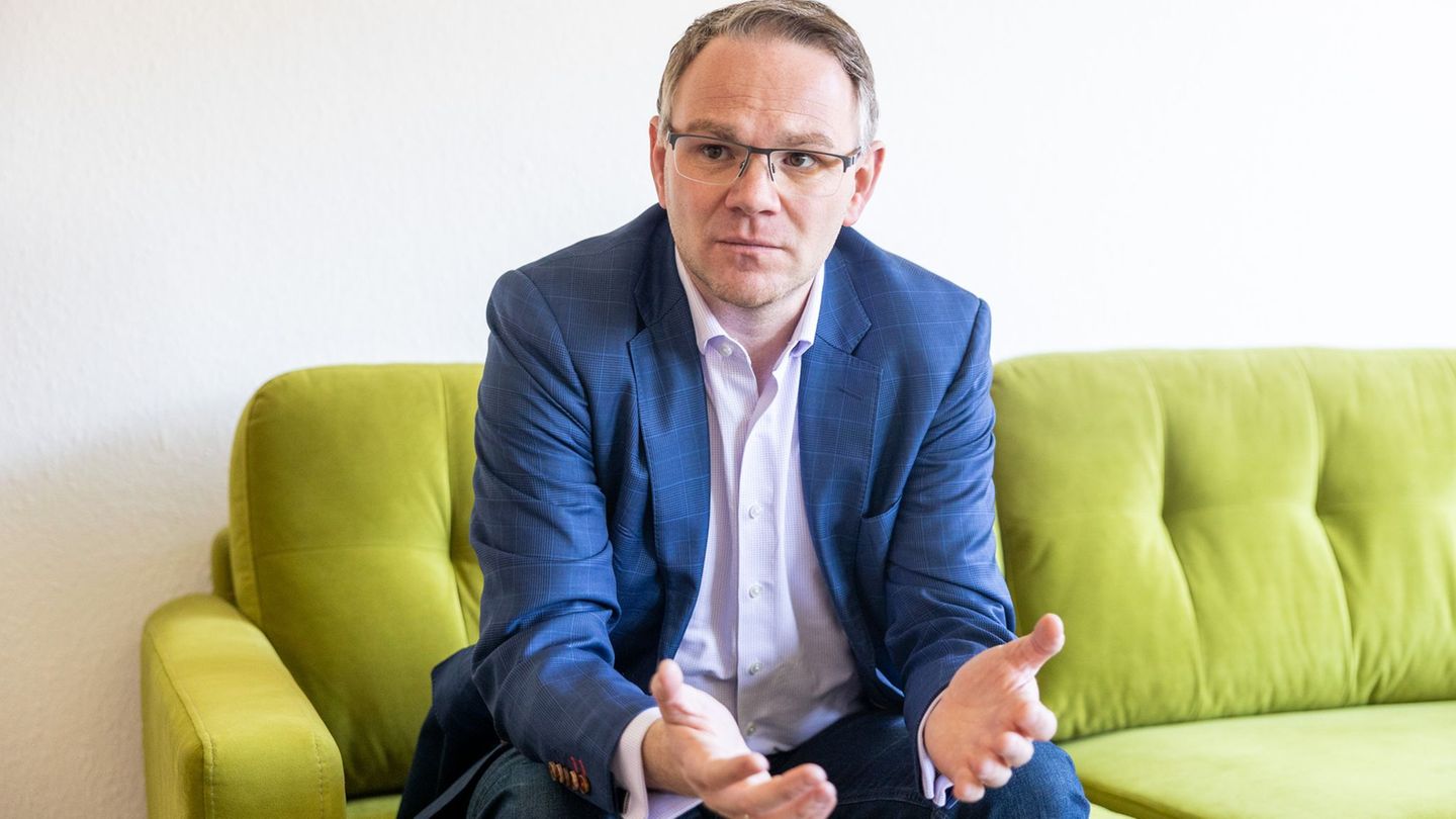 Der SPD-Politiker Martin Haller wurde als untauglich ausgemustert, wäre heute aber bereit, die Demokratie bei der Bundeswehr zu