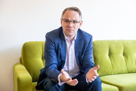 Der SPD-Politiker Martin Haller wurde als untauglich ausgemustert, wäre heute aber bereit, die Demokratie bei der Bundeswehr zu