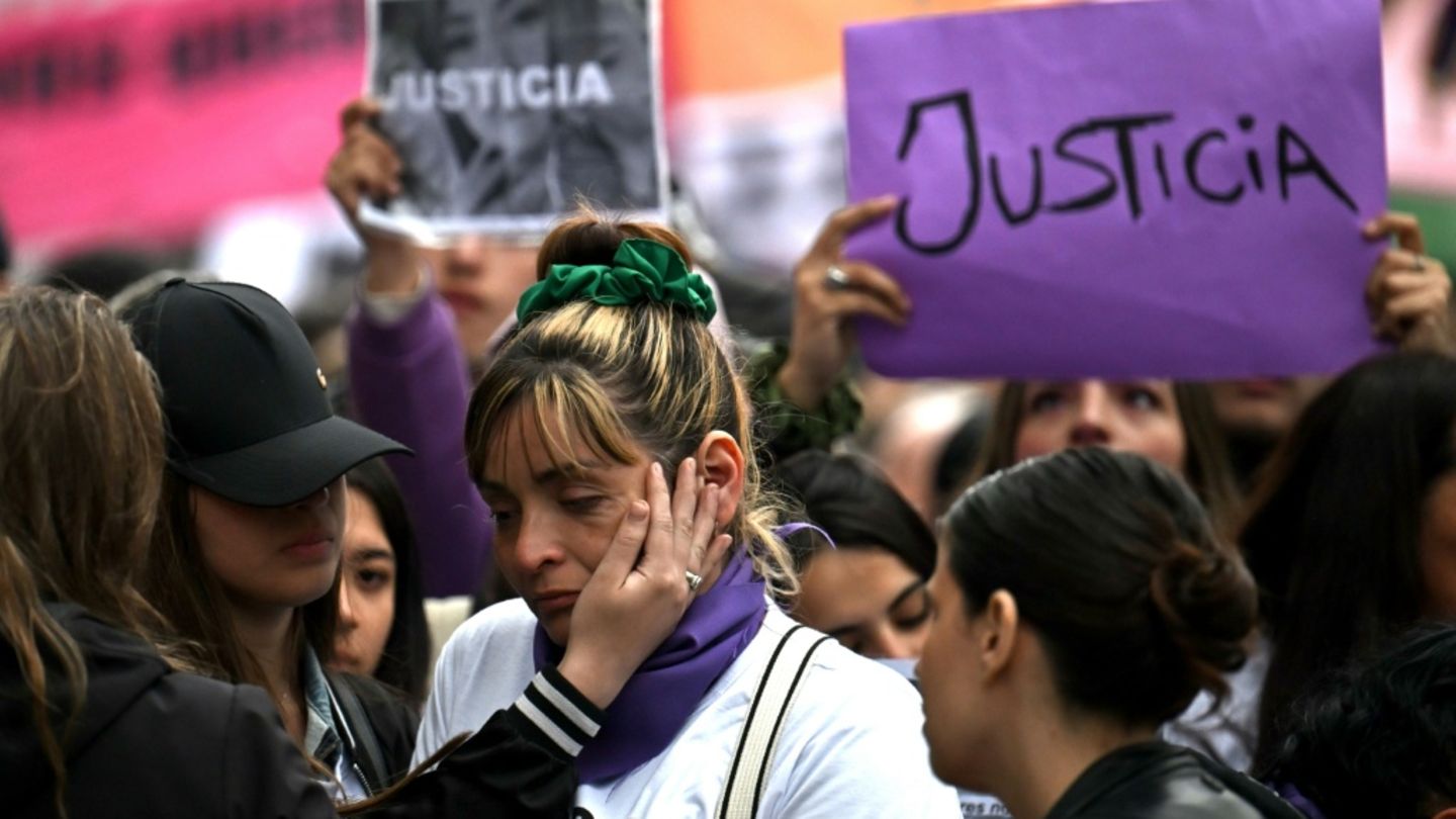 Demonstrantinnen und Demonstranten in Buenos Aires