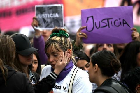 Demonstrantinnen und Demonstranten in Buenos Aires