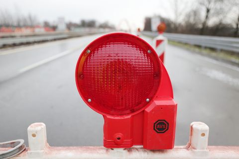 Wegen Arbeiten auf der A42 müssen Autofahrer bei Kamp-Lintfort Umwege in Kauf nehmen. (Symbolbild) Foto: David Young/dpa
