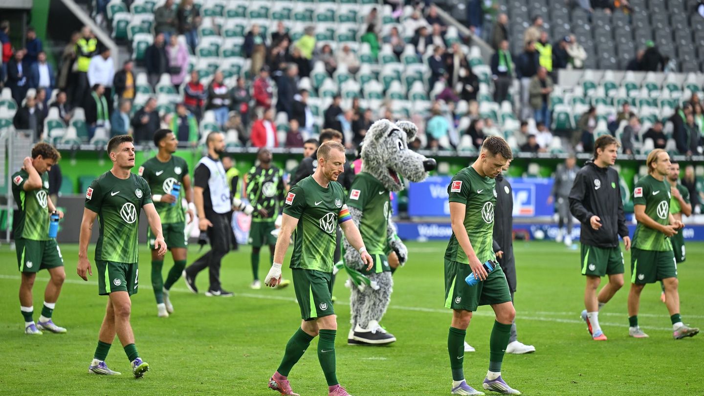 Wolfsburger Enttäuschung nach dem 0:1 gegen Leipzig. Foto: Swen Pförtner/dpa