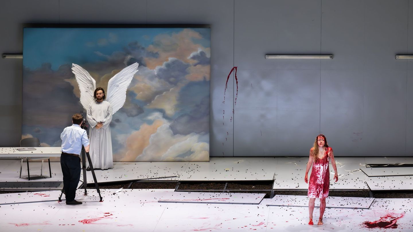 Kai Kluge, Ivan Borodulin und Vera-Lotte Boecker (v.l.) in der Staatsoper. Foto: Monika Rittershaus/Hamburgische Staatsoper/dpa