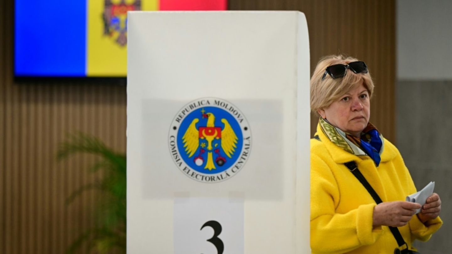 Wählerin in Chisinau