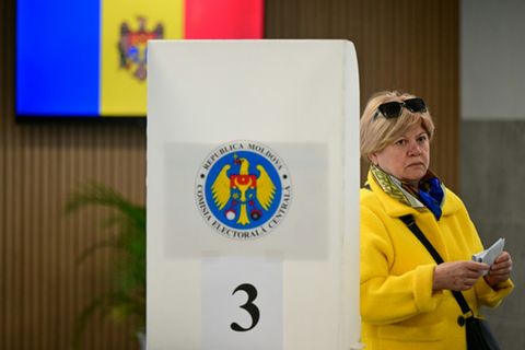 Wählerin in Chisinau