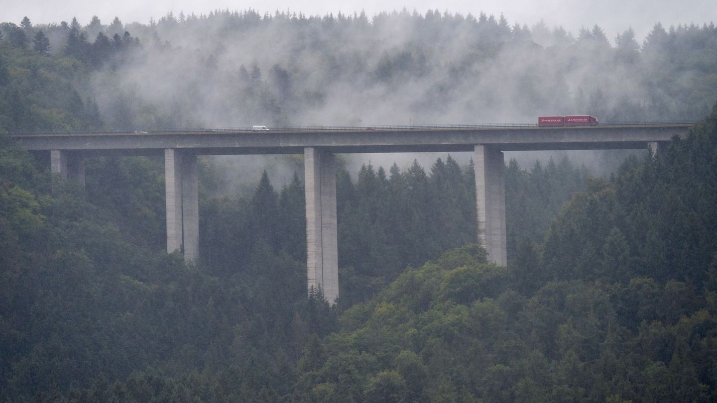 Nachdem sich der Nebel am Montag aufgelöst hat, könnte es sonnig werden. (Archivbild) Foto: Harald Tittel/dpa