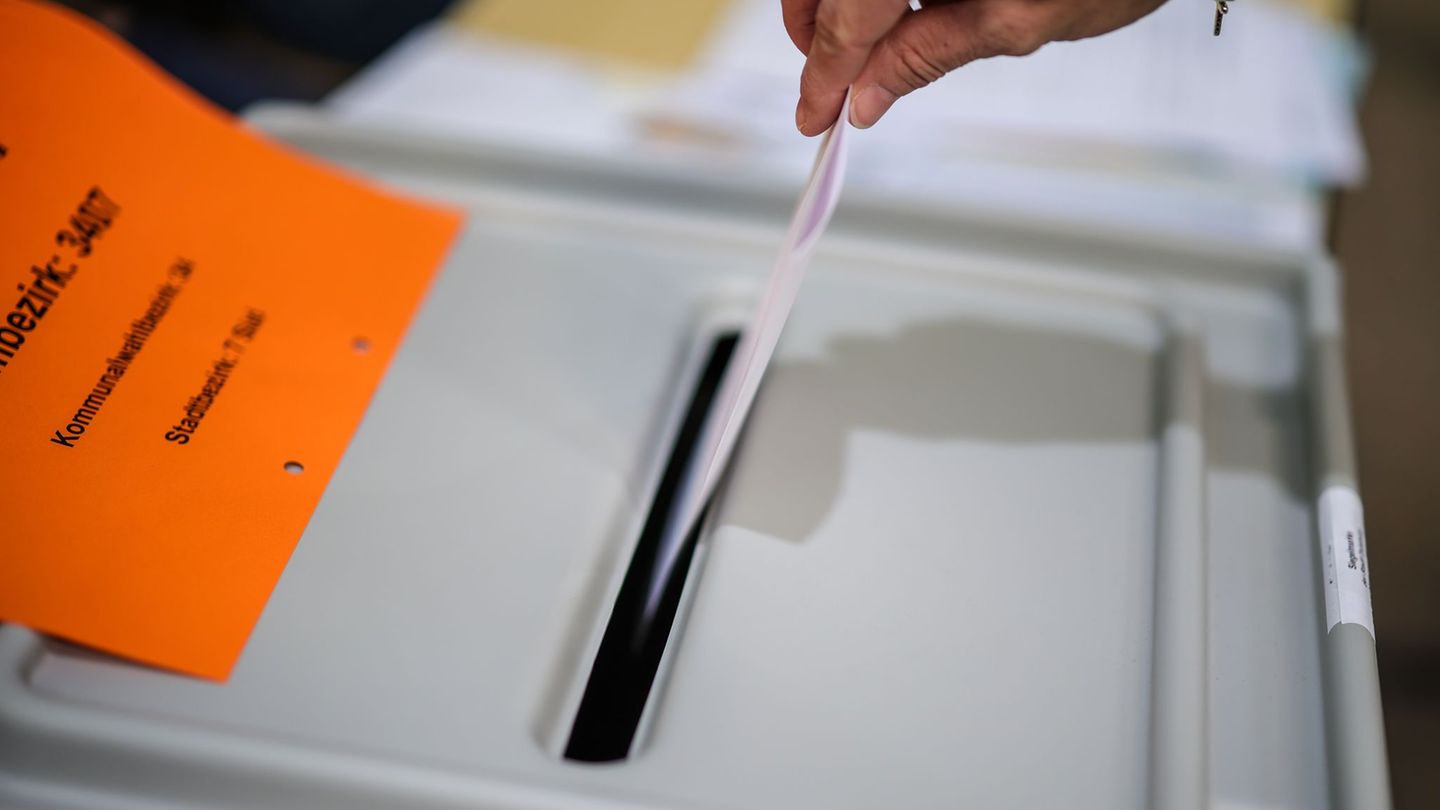 Bei der Wahlbeteiligung gibt es bislang in NRW kein einheitliches Bild. Foto: Christoph Reichwein/dpa