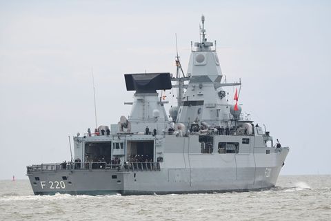 Die Fregatte "Hamburg" ist im Rahmen einer Nato-Mission unterwegs. Foto: Lars Penning/dpa