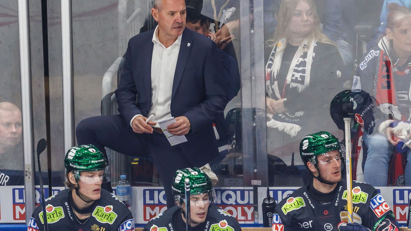 Trainer Serge Aubin kassiert mit den Eisbären Berlin die vierte Niederlage in Folge. Foto: Andreas Gora/dpa