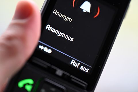 Trickbetrüger melden sich laut Polizei bei älteren Menschen telefonisch. (Symbolbild) Foto: Wolf von Dewitz/dpa-Zentralbild/dpa