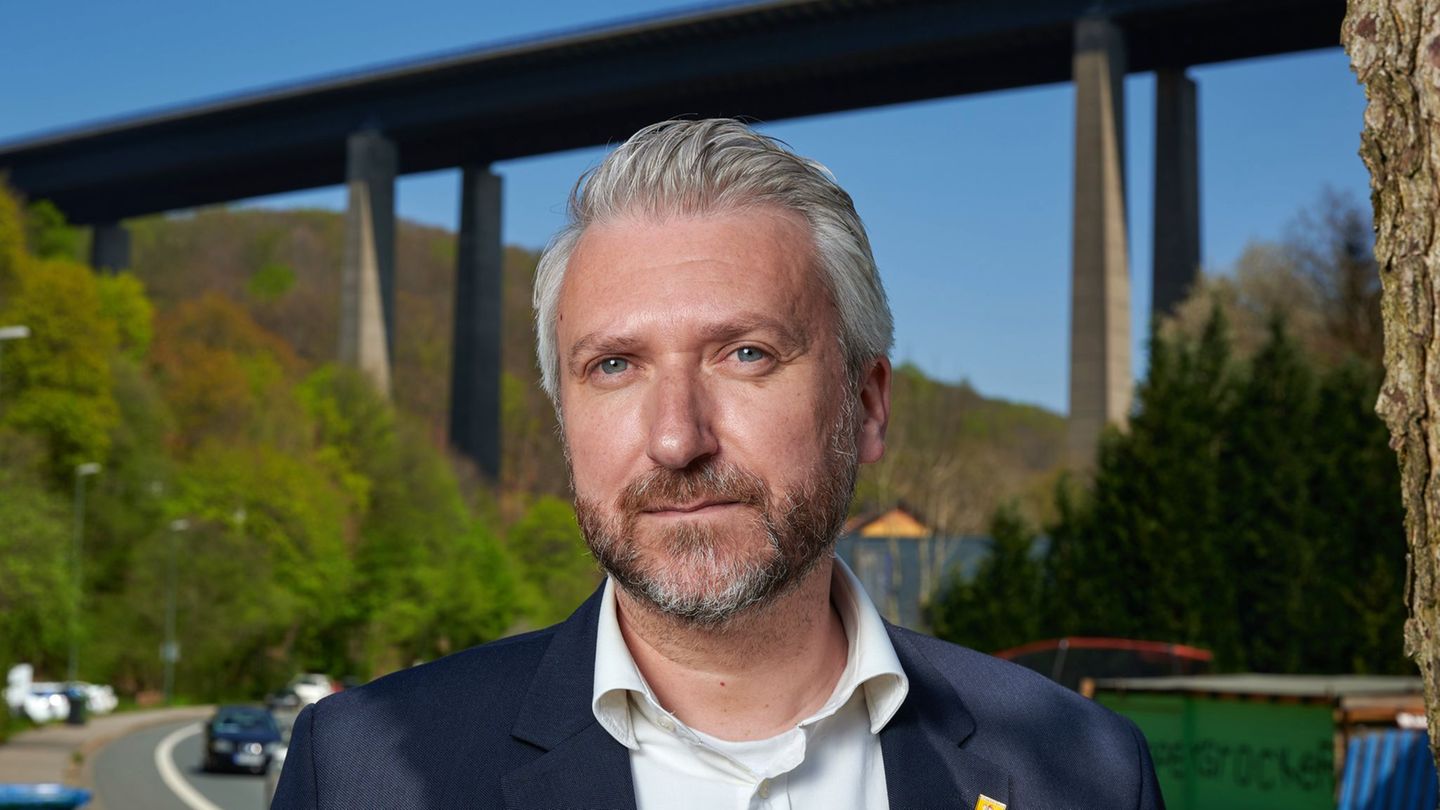 Sebastian Wagemeyer ist der alte und neue Bürgermeister in Lüdenscheid. (Archivbild) Foto: Bernd Thissen/dpa
