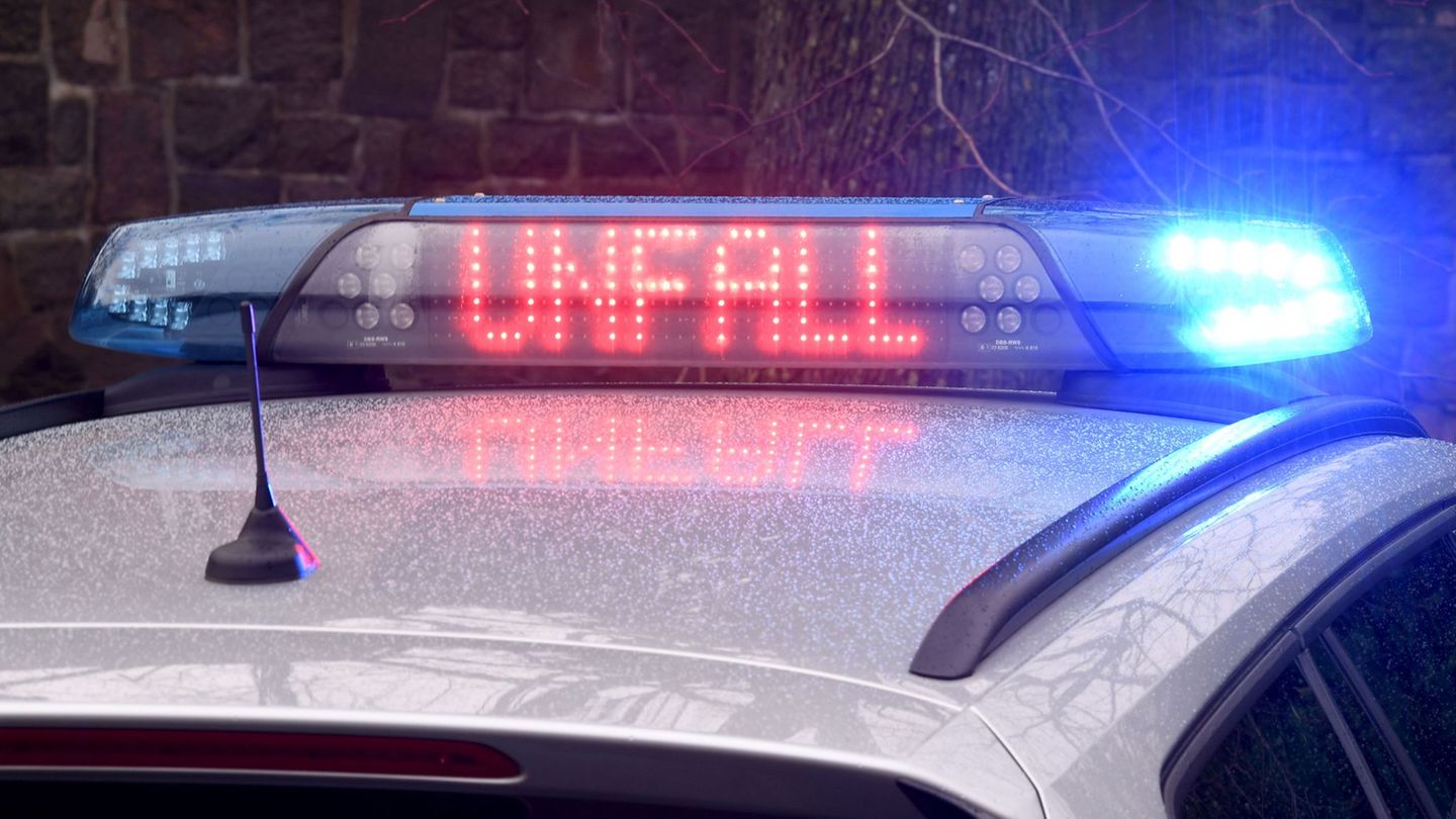 Bei einem Unfall im Sachsenwald ist ein Motorradfahrer lebensgefährlich verletzt worden. (Symbolbild) Foto: Carsten Rehder/dpa