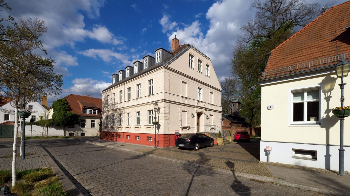 Mit über 28.000 Einwohnern ist die am Teltowkanal gelegene Stadt die einwohnerstärkste Kommune im Landkreis Potsdam‐Mittelmark.