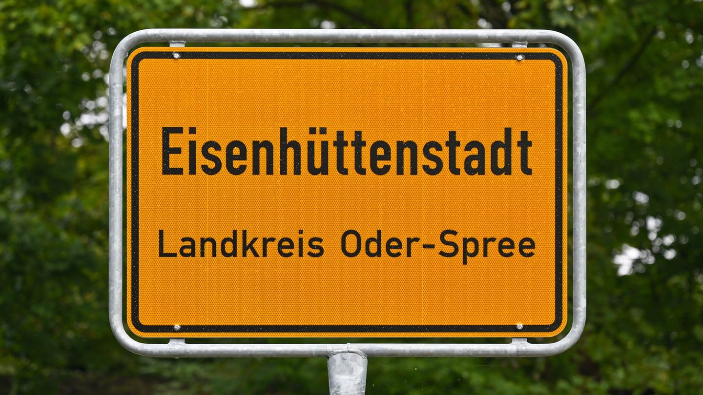 Wer wird neuer Bürgermeister der Stadt Eisenhüttenstadt im Kreis Oder-Spree? Foto: Patrick Pleul/dpa