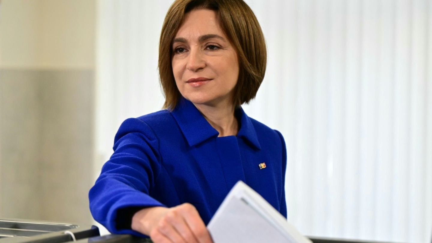Moldaus Staatschefin Maia Sandu bei der Stimmabgabe