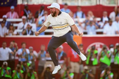 Der Satz nach dem entscheidenden Putt: Shane Lowry jubelt über die Titelverteidigung im Ryder Cup. Foto: Matt Slocum/AP/dpa