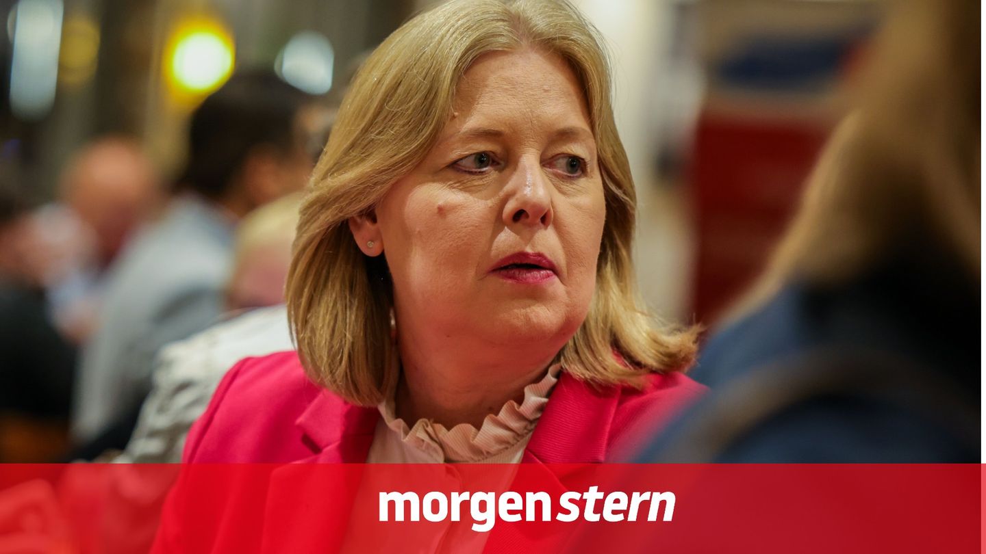 Sorgenvolle Blicke: SPD-Bundesvorsitzende Bärbel Bas am Wahlabend in Duisburg