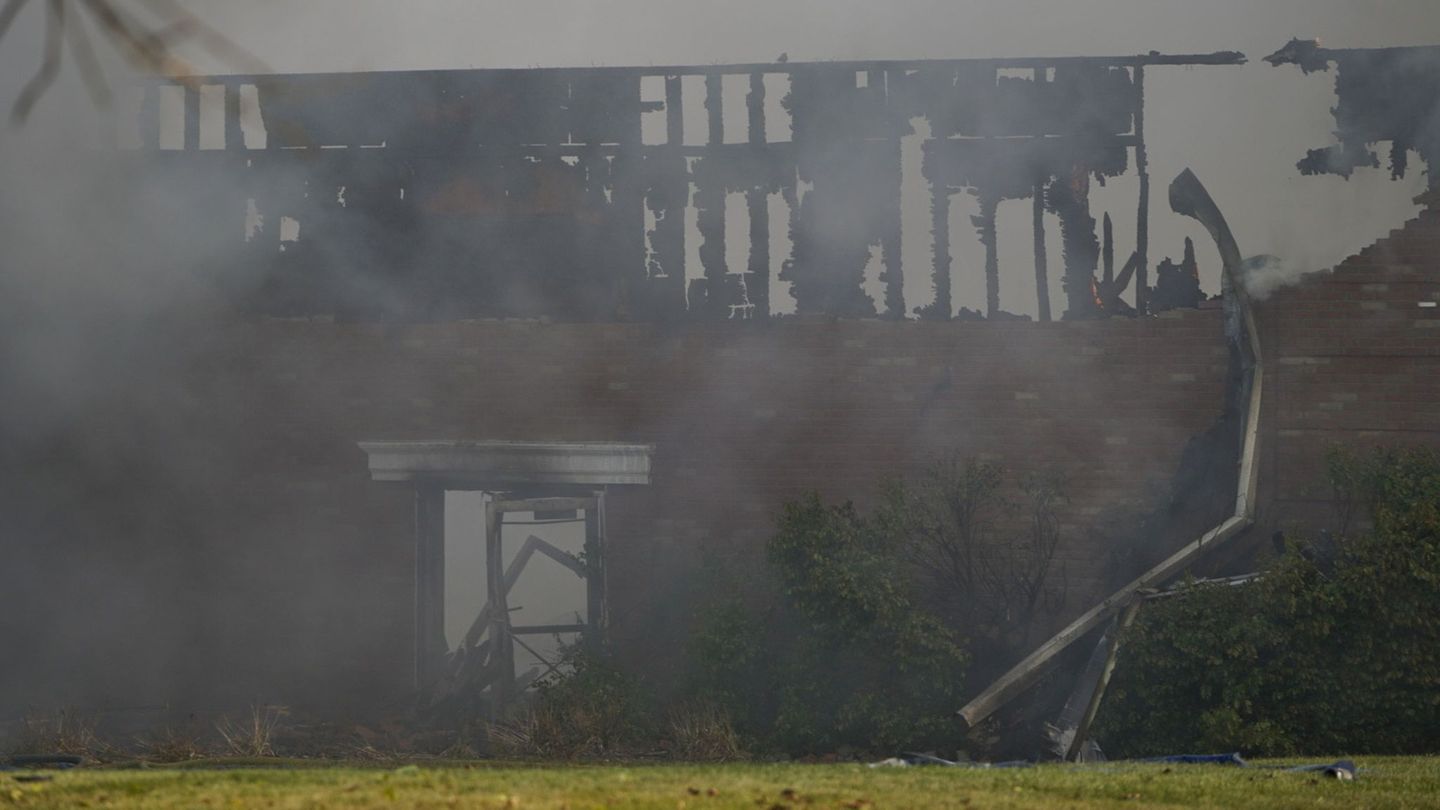 Bei Schüssen und dem Feuer sind Menschen gestorben. Foto: Lukas Katilius | MLive.com/The Flint Journal/AP/dpa