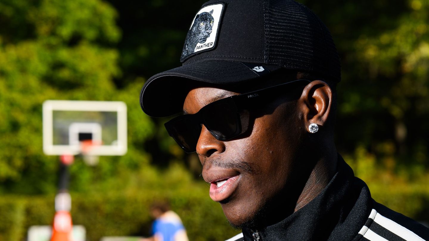 In Braunschweig sprach Dennis Schröder über die Ziele mit seinem neuen NBA-Team. Foto: Julian Stratenschulte/dpa
