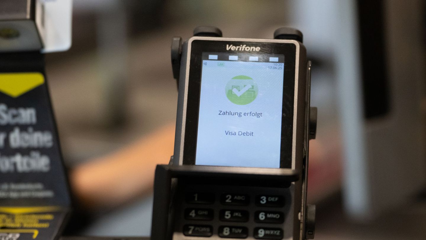 Numbers without cash: growth in electronic payment weakens